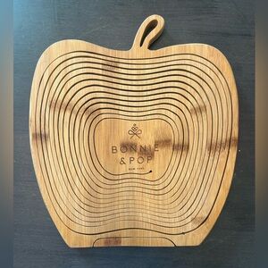 Bonnie & Pop Collapsible Wooden Apple-Shaped Fruit Basket Or Trivet. Vintage